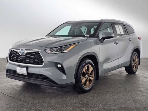 Used 2022 Toyota Highlander Bronze Edition image 7