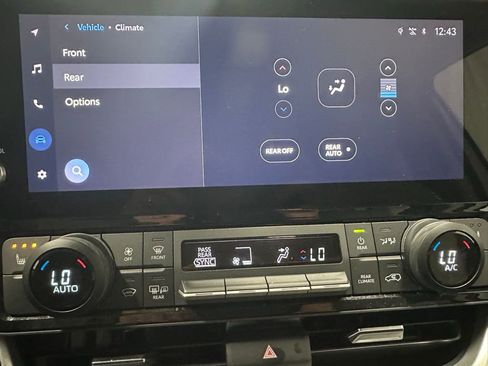 Used 2025 Toyota Grand Highlander AWD image 32