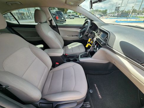Used 2019 Hyundai Elantra SE image 10