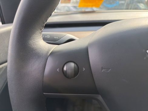 Used 2020 Tesla Model Y Long Range image 18