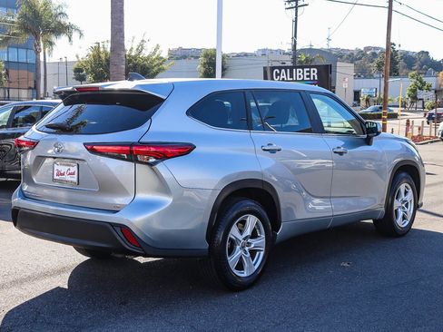 Used 2023 Toyota Highlander LE image 7