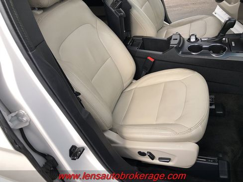Used 2018 Ford Explorer XLT w/ Equipment Group 202A FWD image 25