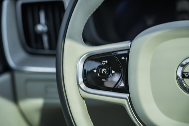 Certified 2024 Volvo XC60 B5 Plus AWD/4WD image 22