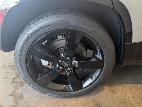 Used 2023 Land Rover Defender 110 X-Dynamic SE image 8