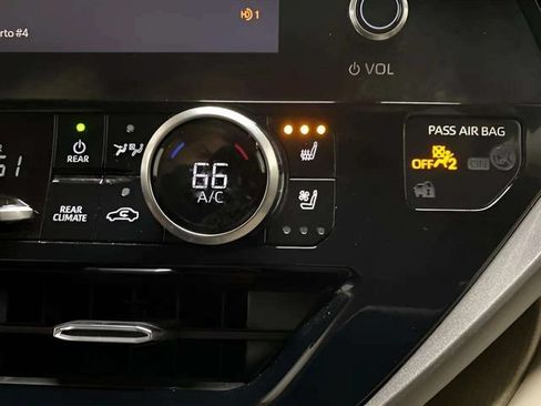 Used 2024 Toyota Highlander Limited AWD/4WD image 45