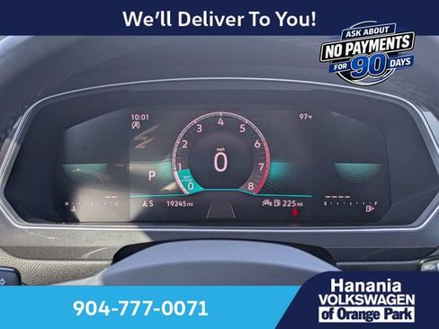 Certified 2024 Volkswagen Tiguan SE R-Line FWD image 32
