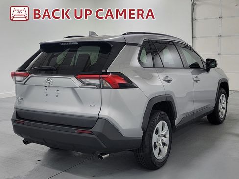 Used 2021 Toyota RAV4 LE image 9