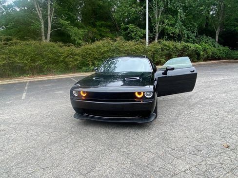 Used 2018 Dodge Challenger SXT RWD image 39