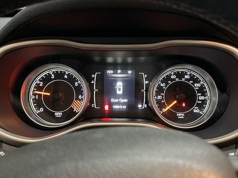 Used 2015 Jeep Cherokee Latitude w/ Cold Weather Group AWD/4WD image 21