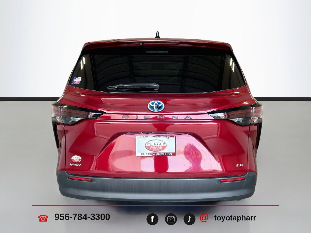 Used 2025 Toyota Sienna LE FWD image 7