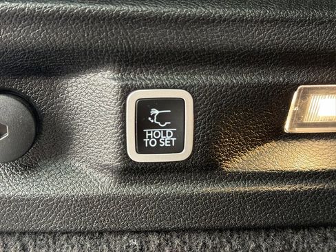 Used 2021 Jeep Grand Cherokee L Overland w/ Luxury Tech Group IV image 25