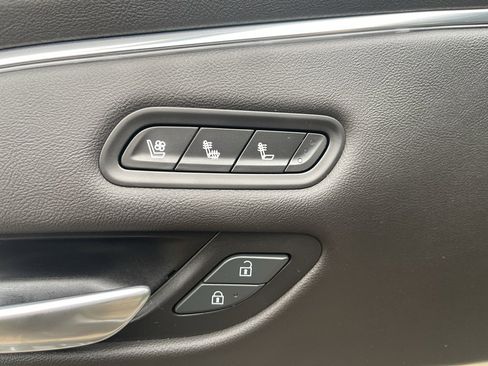 Used 2024 Cadillac Escalade ESV Premium Luxury image 21