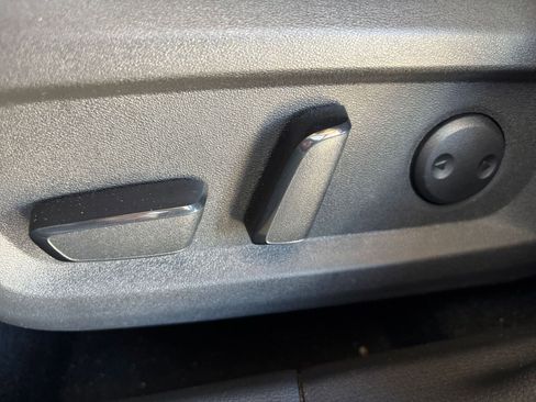 Used 2025 Nissan Rogue SV FWD image 22