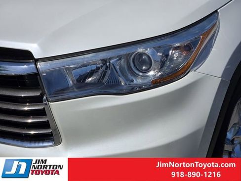 Used 2016 Toyota Highlander Limited Platinum image 11