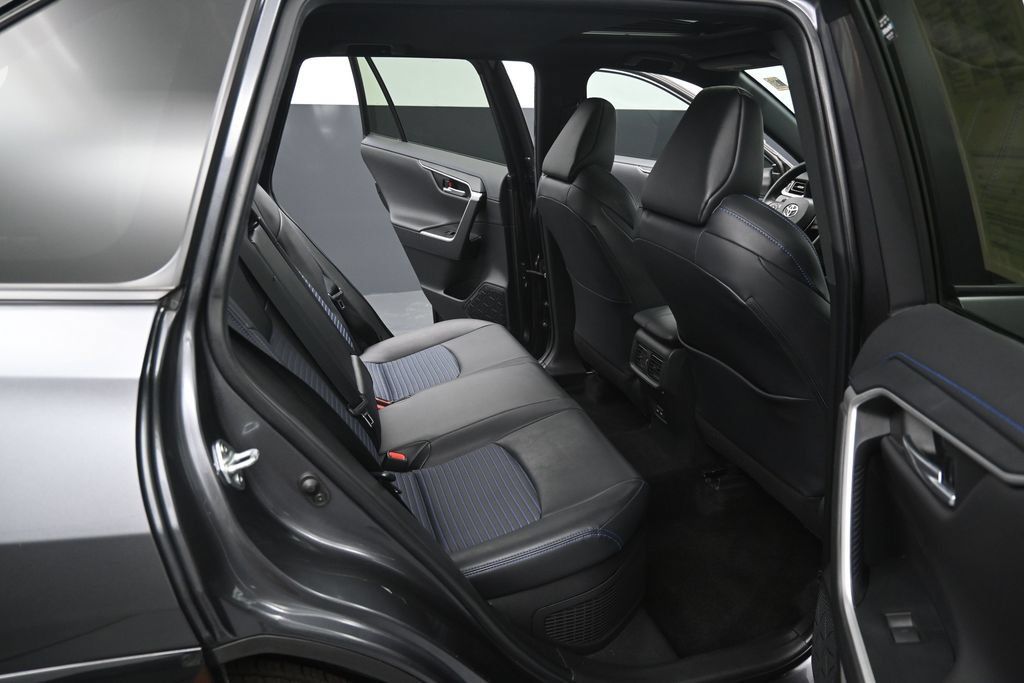 Used 2024 Toyota RAV4 XSE AWD/4WD image 32