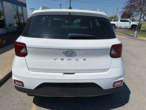 Used 2025 Hyundai Venue SEL image 6