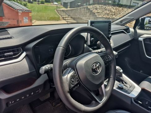 Used 2022 Toyota RAV4 Limited AWD/4WD image 10