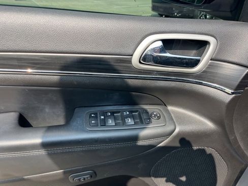 Used 2021 Jeep Grand Cherokee Limited image 13