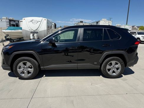 Used 2025 Toyota RAV4 LE AWD/4WD image 6