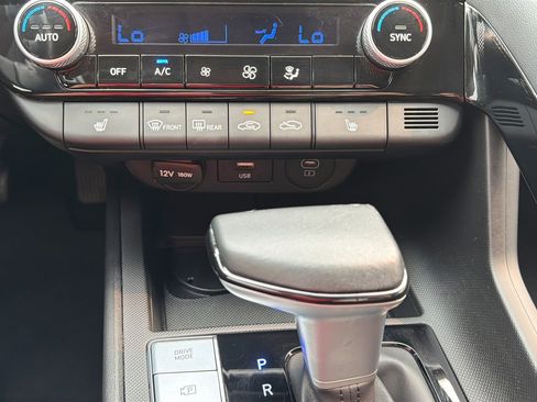 Used 2024 Hyundai Elantra SEL w/ Convenience Package FWD image 24