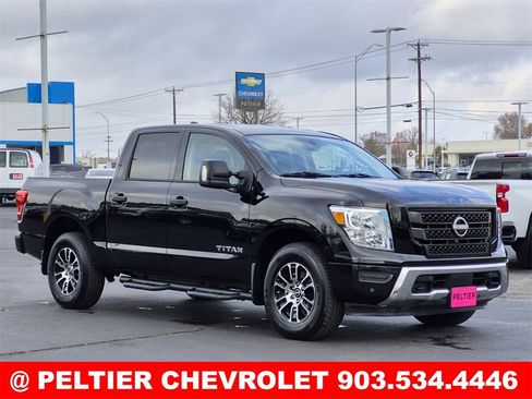 Used 2024 Nissan Titan SV w/ SV Convenience Package image 1