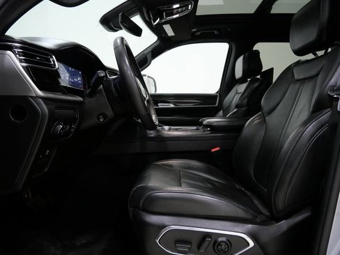 Used 2022 Jeep Wagoneer Series III w/ Premium Group I image 12