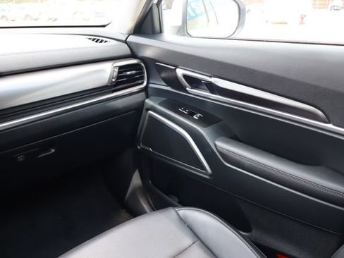 Used 2025 Kia Telluride S FWD image 10