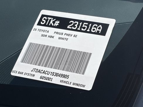 Certified 2025 Toyota Prius Plug-In Hybrid FWD image 31