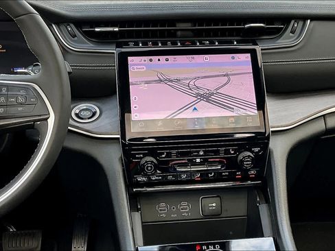 Used 2023 Jeep Grand Cherokee L Limited image 6