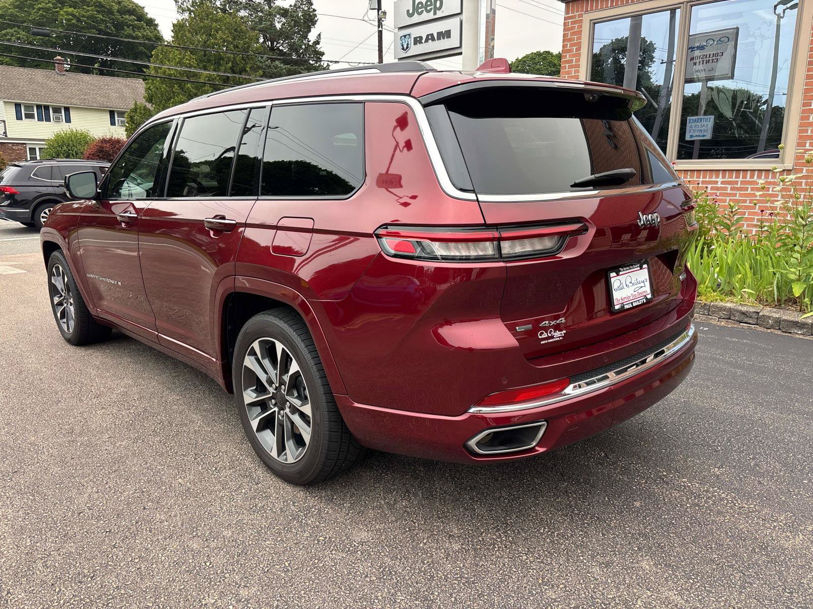 Used 2021 Jeep Grand Cherokee L Overland w/ Advanced Protech Group III AWD/4WD image 4