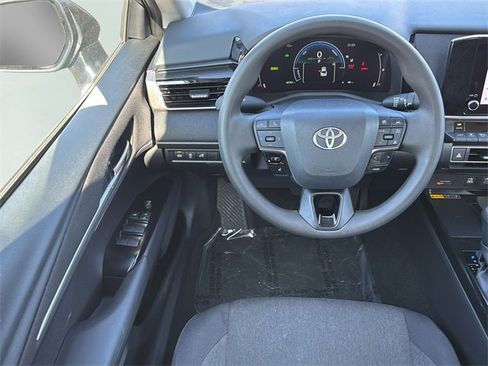 Used 2025 Toyota Camry LE image 18