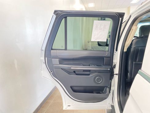 Used 2022 Ford Expedition XLT AWD/4WD image 9