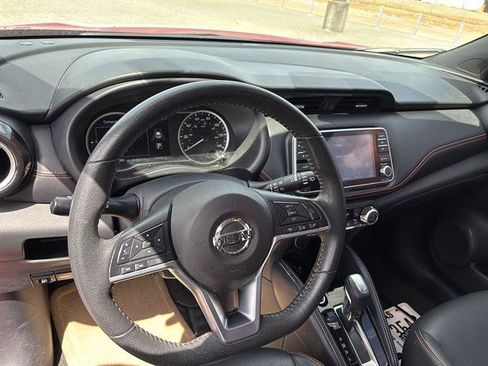 Used 2020 Nissan Kicks SR w/ SR Premium Package FWD image 9