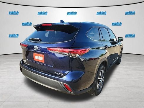 Used 2021 Toyota Highlander XLE AWD/4WD image 5