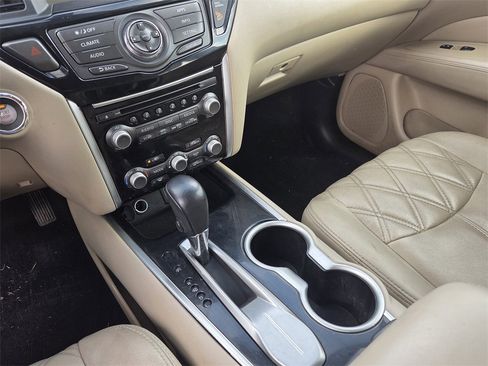 Used 2020 Nissan Pathfinder SV w/ Cargo Package image 10