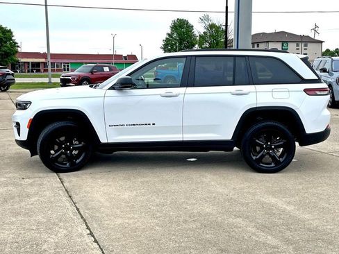 Used 2024 Jeep Grand Cherokee Altitude AWD/4WD image 6