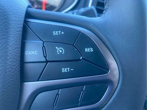 Used 2020 Jeep Cherokee Latitude Plus image 24