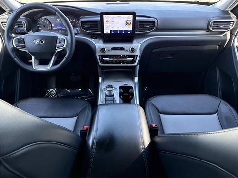 Used 2022 Ford Explorer XLT w/ Equipment Group 202A image 19