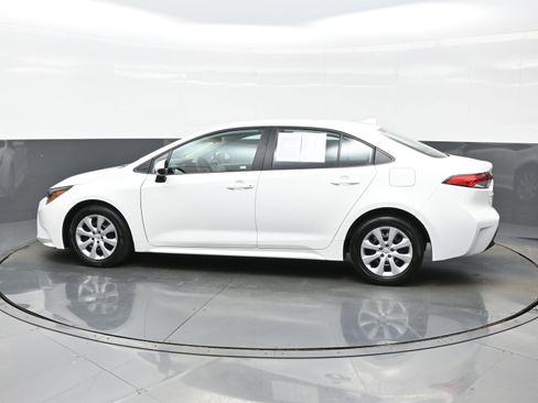 Used 2024 Toyota Corolla LE FWD image 3
