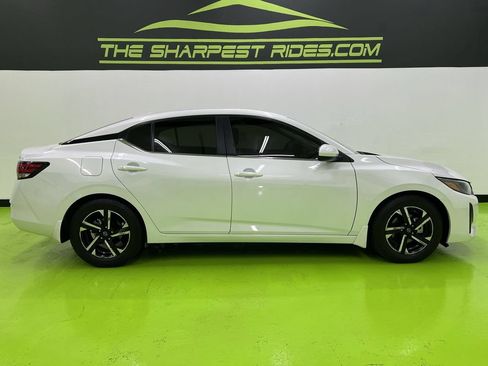 Used 2024 Nissan Sentra SV FWD image 11