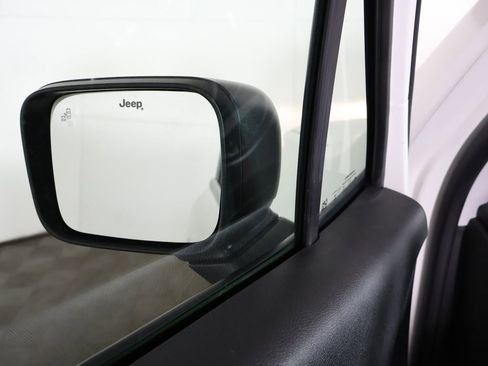 Used 2022 Jeep Renegade Latitude w/ Convenience Group AWD/4WD image 31