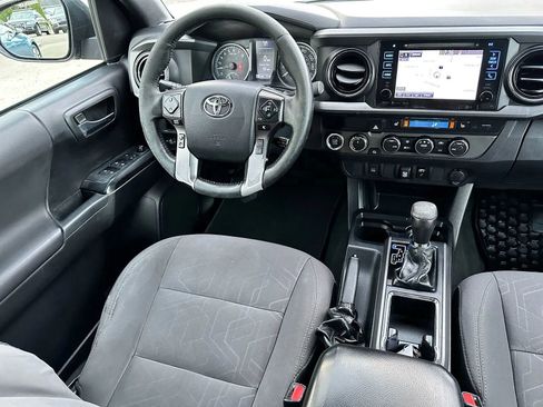 Used 2019 Toyota Tacoma SR5 AWD/4WD image 12