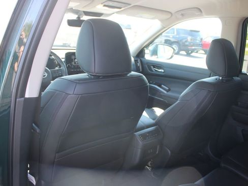 Used 2025 Nissan Pathfinder SL image 26