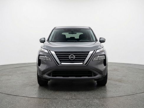 Used 2025 Nissan Rogue SV image 2