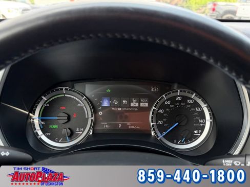 Used 2025 Toyota Highlander XLE AWD/4WD image 4