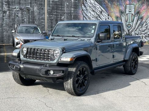 Used 2024 Jeep Gladiator Sport image 7