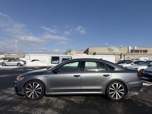 Used 2018 Volkswagen Passat 3.6 image 9