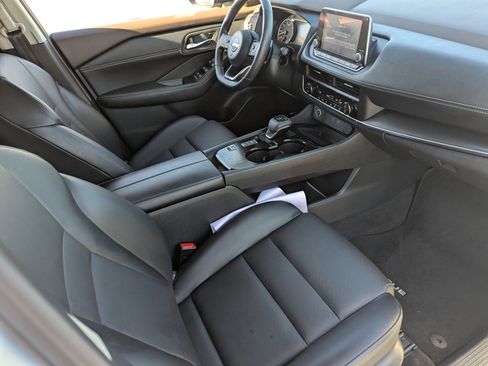 Used 2023 Nissan Rogue SV w/ SV Premium B Package image 14