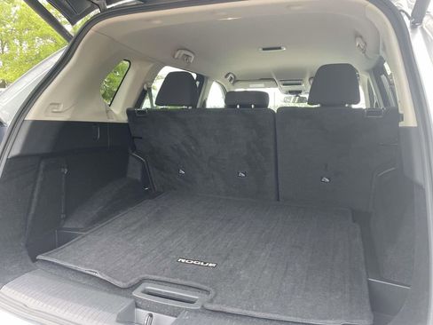 Used 2025 Nissan Rogue SV FWD image 11