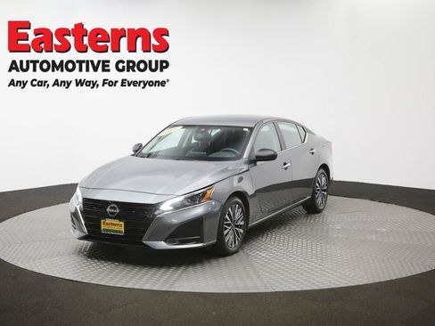 Used 2025 Nissan Altima 2.5 SV FWD image 54
